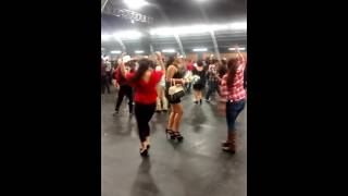 Los Inquietos Y Mis Amigas Bailando