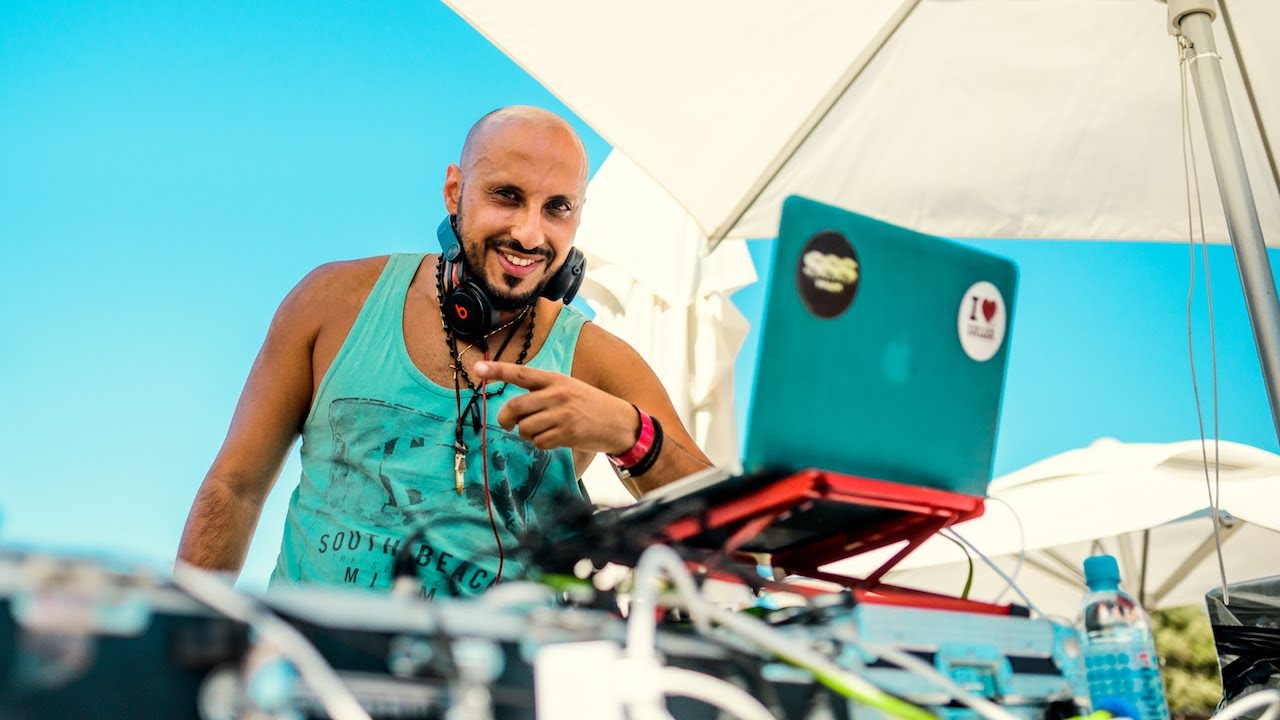 Going pro as a social dance DJ - Seasunsalsa podcast 