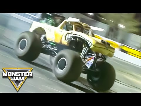 Grave Digger vs Bulldozer | World Finals 2002 Racing Quarter Finals | Monster Jam