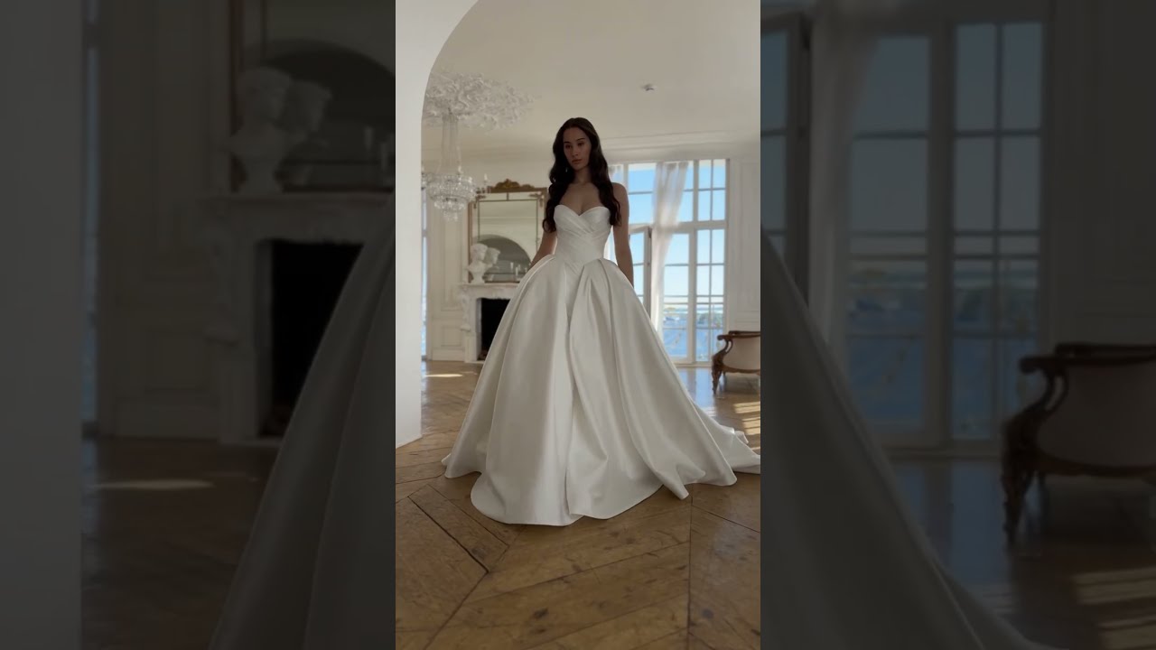 Modern Bride Tries A Minimalist Gown Modernbride Weddinginspo