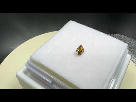 Сфен Титаніт 0.65 ct 5,7 x 4,2 x 2,9 mm, видео 1