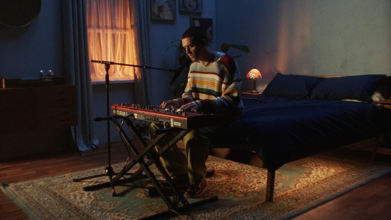 Lauv – 26 [Acoustic on The Lauvstream]