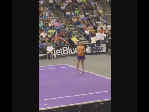 ჩოგბურთს დაბრუნებული მარია შარაპოვა პუიგთან შეხვედრაში აცეკვდა