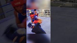 The art of fighting in a phone booth #boxing #combat #closecombat #boxingtraining #sparring #fight