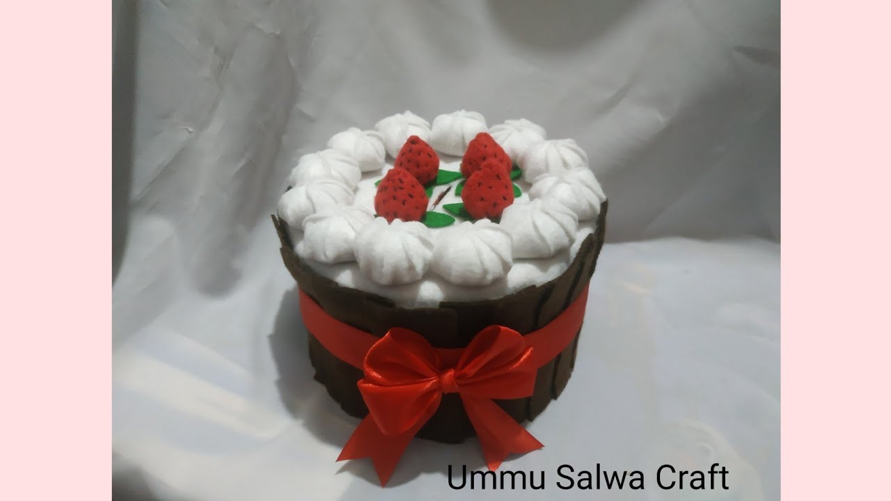 tutorial cara membuat celengan  kue tart dari kaleng biskuit dan kain flanel