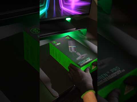 Unboxing The Razer Seiren V3 Pro