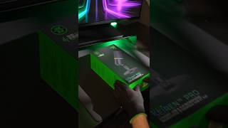 Unboxing The Razer Seiren V3 Pro