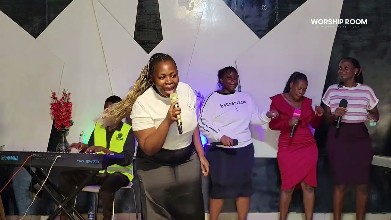 Minister #SHEEBAH in the WORSHIP ROOM 🙌 🙏 EXPERIENCE 