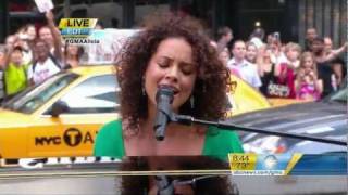 Alicia Keys performing  Butterflies in 720p HD