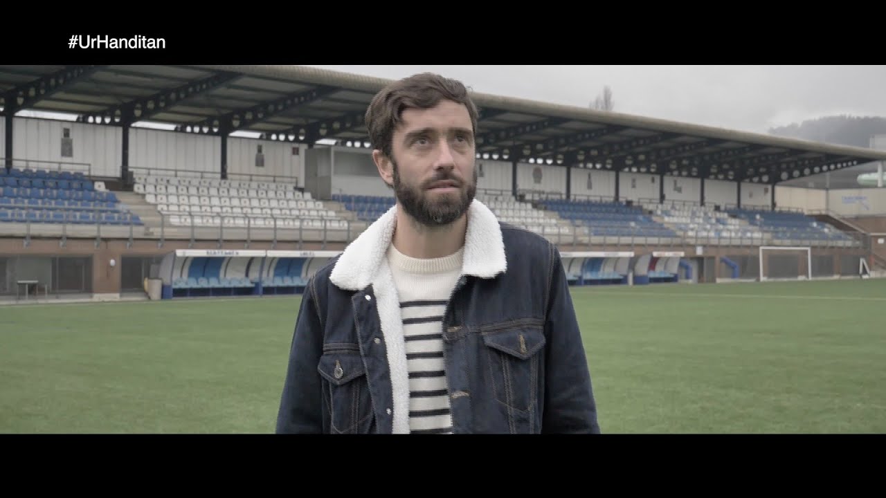 Futbola presiopean / Fútbol bajo presión (Subtítulos en castellano)