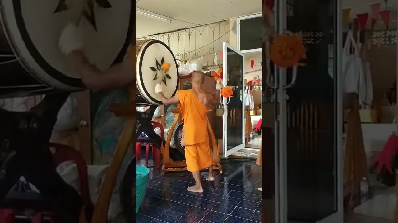 พระ ตีกลองแลง เข้าพรรษา