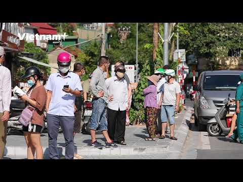 Video Người dân chen chúc mua bánh Trung Thu Bảo Phương bất... - youtube
