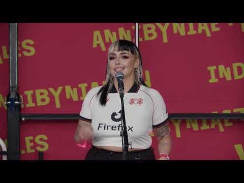Cerys Hutin | Gorymdaith Annibyniaeth – Aberystwyth – March for Independence