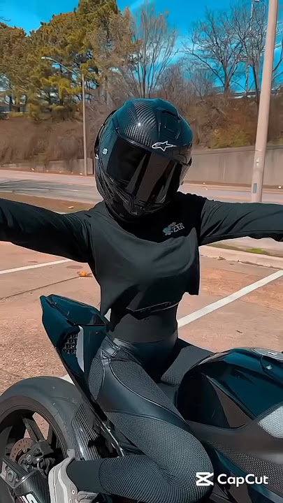 Bmw S1000rr #automobile #bmwmmotorsport #superbike #bikergirl #ladybiker #motorcycle #biker