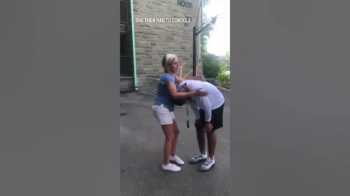 This football player was tearing up saying goodbye to his mom before he went off to college ❤️ - DayDayNews