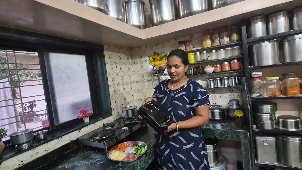 पूजाला बोलवले घरी जेवणासाठी🥰 खूप सार्‍या गप्पा 🤗🤗आज केले व्हेज सँडविच 😋😋