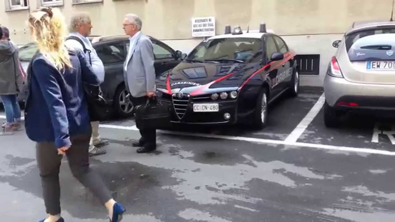 Furto in comune a como, polizia e carabinieri cercano il ladro youtube Polizia como