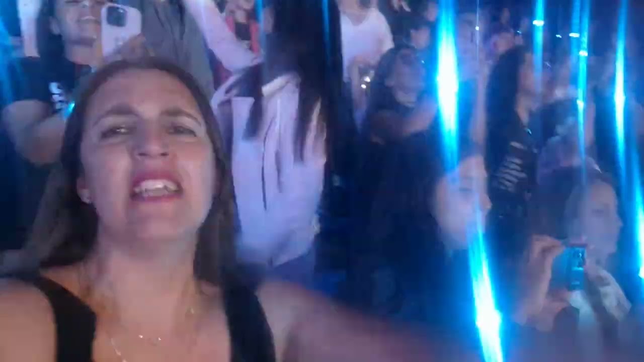 SHAKIRA. TOUR LAS MUJERES YA NO LLORAN. 08 DE DIC 2025. VELEZ. SI TE VAS.