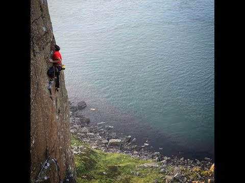 Alex Honnold flashing The Dark Side E8 6c