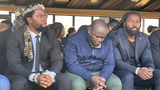 UPhakelumthakathi ngeskhathi efika emncwabeni weNkosi YamaGcokama buka i video