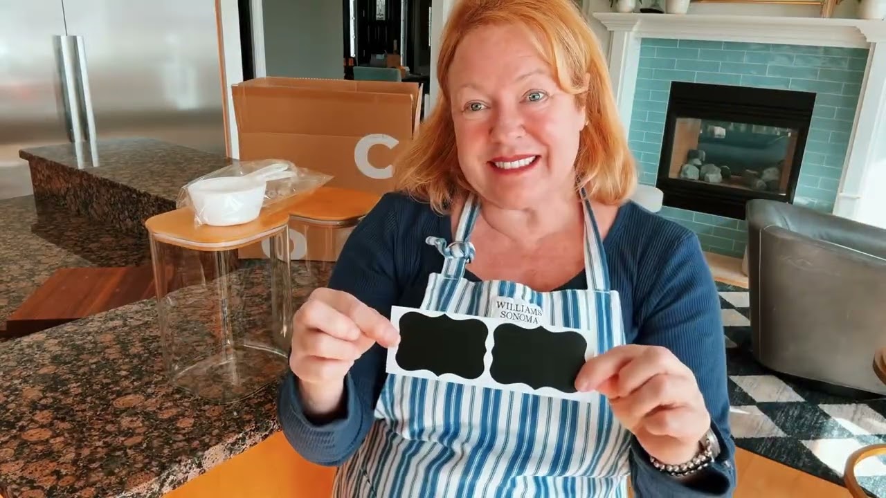 Loving these Large glass jars for my flour and baking goods with airtight lids.