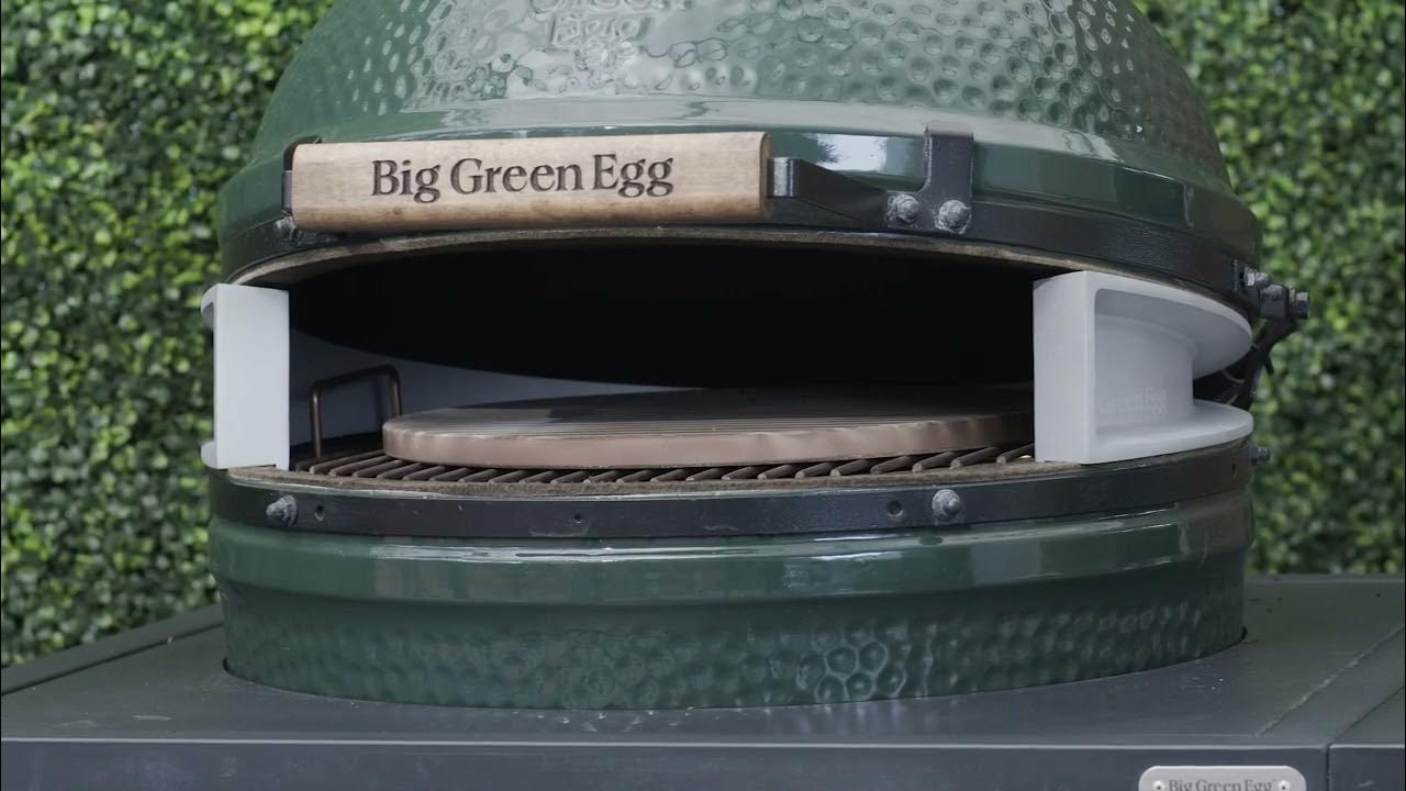 How to Grill Pizza on a Big Green Egg - Vindulge