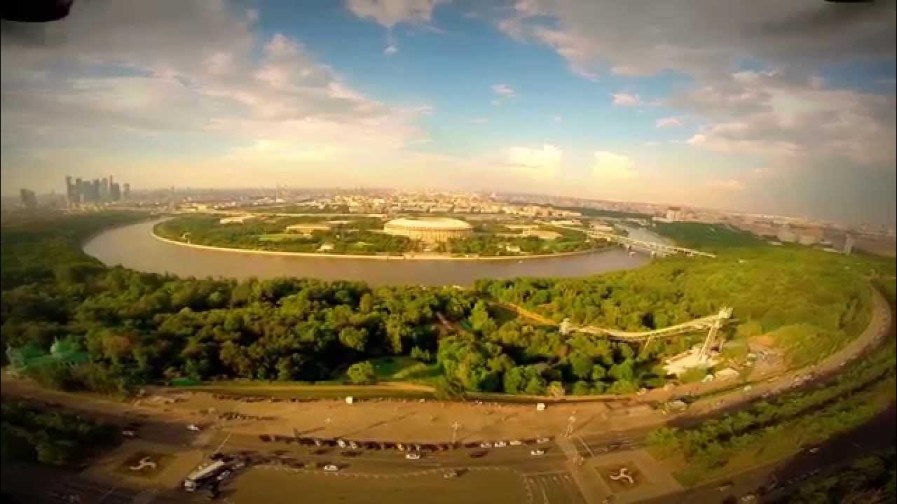 Зиплайн в москве лужники. Воробьевы горы полет. Скайпарк воробьевы горы. Skypark воробьевы горы. Skypark москва воробьевы горы.