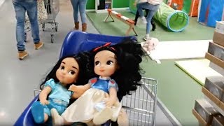 Emily Doing Shopping with dolls