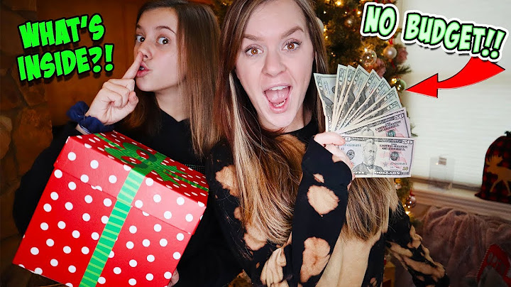 WE DO THE No BuDGET CHRISTMAS PRESENT SWAP CHALLENGE!!