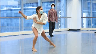 WATCH: A Live Look at the Making of ‘Bolėro’
Go inside the studio at Joffrey Tower for a first look at this new creation from choreographer and artist Yoshihisa Arai, set to the iconic score by Maurice Ravel. WATCH: A Live Look at the Making of ‘Bolėro’