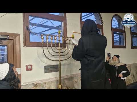חנוכה באומן: הדלקת נר ראשון של חנוכה תשפ"ו בהיכל קבר רבי נחמן מברסלב