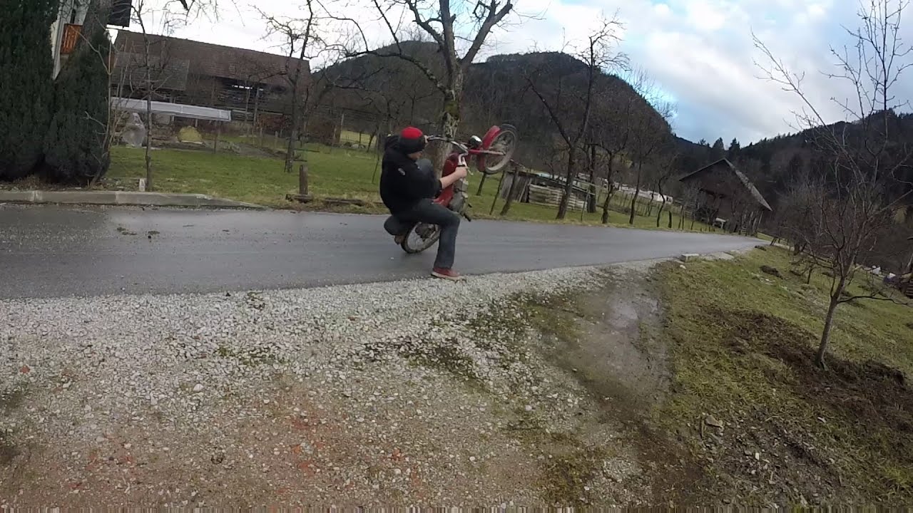 Tomos apn 4 moped wheelies Teaching my brother how to wheelie ! YouTube