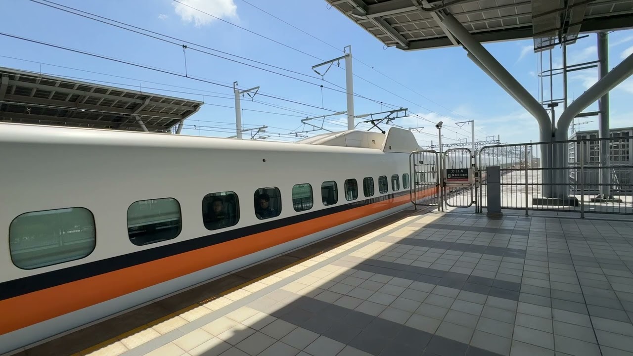 700T 637次台灣高鐵列車(THSR)抵達高鐵台南站