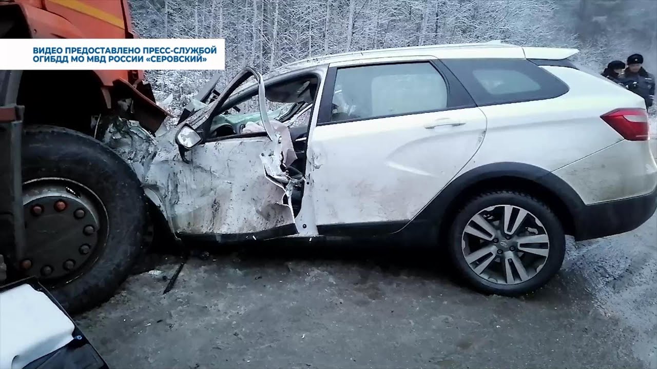 В Серове сотрудники Госавтоинспекции выясняют обстоятельства ДТП с участием дорожной спецтехники