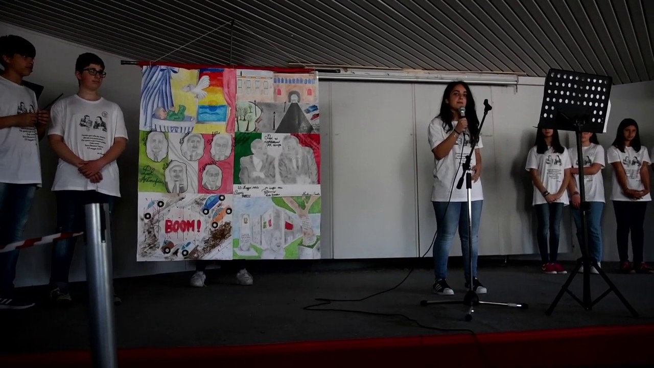 Il cantastorie - YouTube