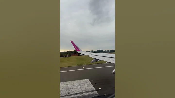 Wizz Air A321neo Takeoff from London Luton #airbus #wizzair