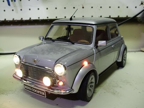 Paul's custom 1:12 scale Mini by Premium Classixx with working