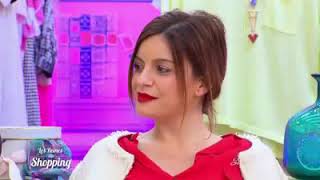 Celebrity LES REINES DU SHOPPING--séduisante avec un short journée  5 Profile