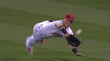 NYY@LAA: Calhoun lays out in right for a great grab