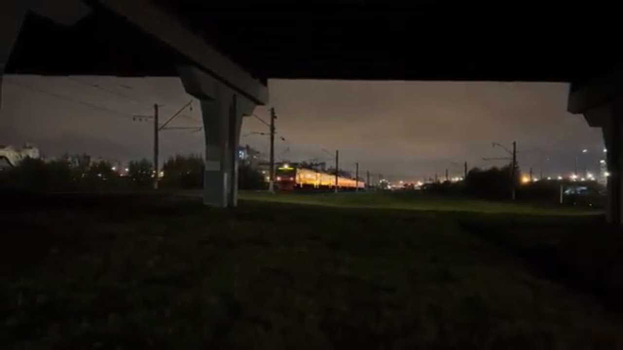 ЭД4М-0392 сообщением Оредеж - Санкт-Петербург проследует участок ...