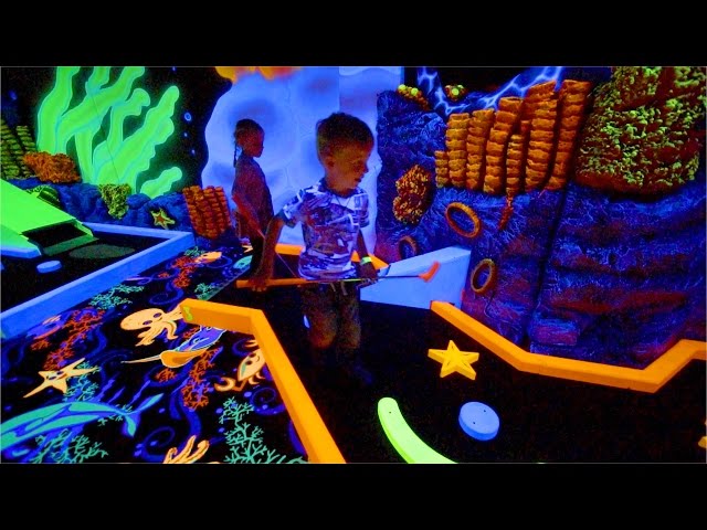 Indoor Playground Miniature Golf with Crazy Lights and Colors (family fun for kids) class=