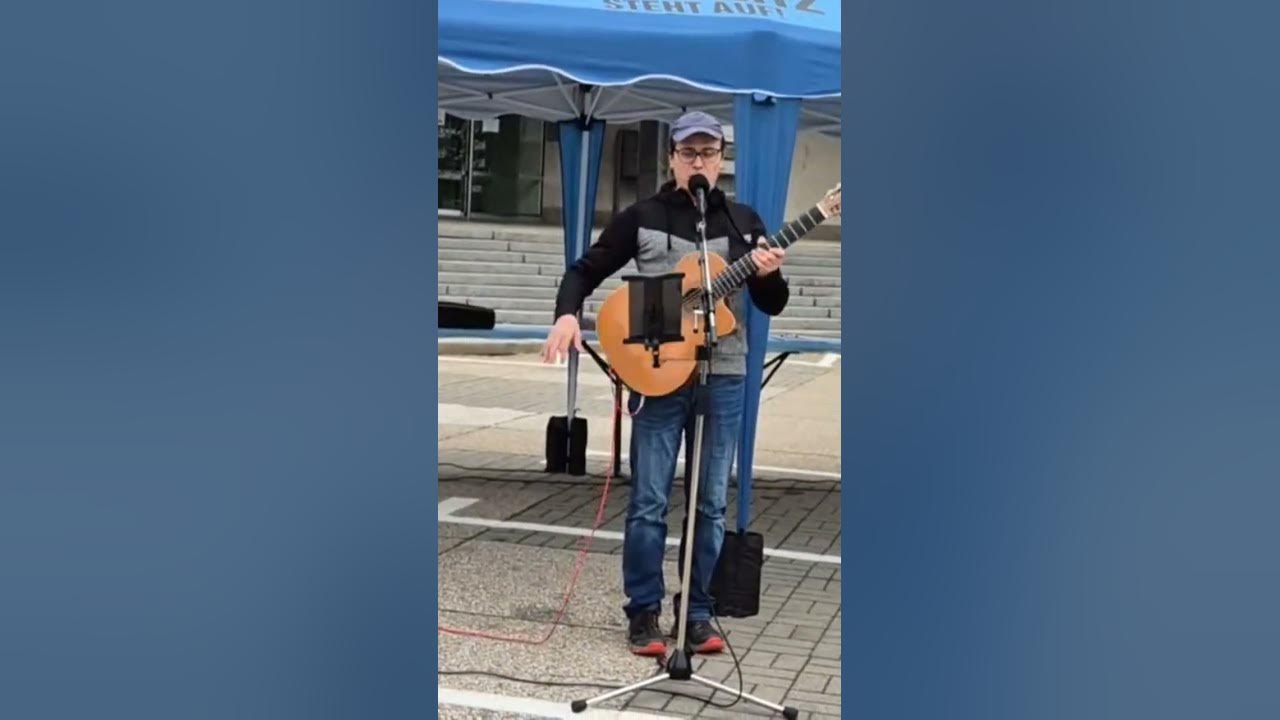 ,,Omas gegen rechts" - Yann Song King in Chemnitz 🇩🇪🕊 - 21.4.2025 #frieden #demo #chemnitz