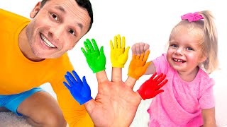 Играем в пять пальчиков и раскрашиваем их в разные цвета. Учите цвета вместе с нами!