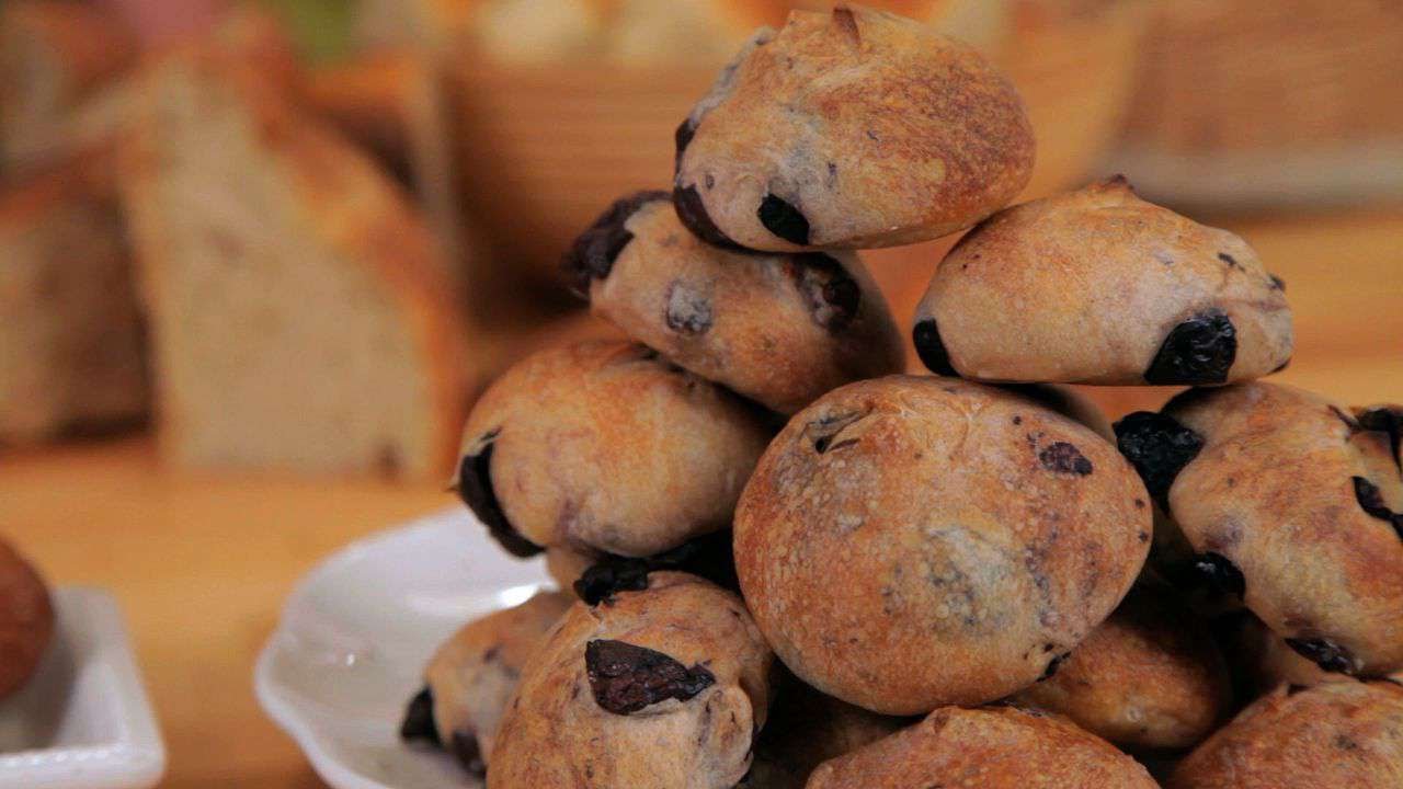How to Make Crusty Olive Dinner Rolls | Make Bread - YouTube