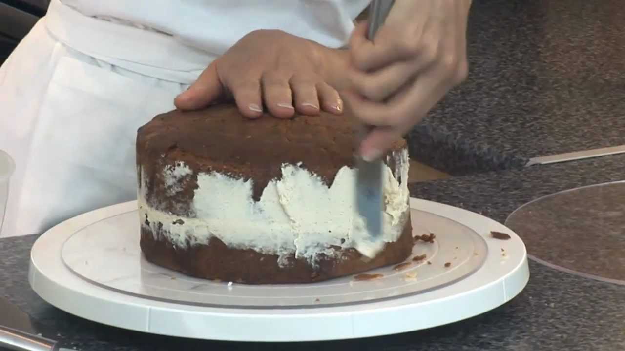 Adding a Buttercream Centre Little Venice Cake Company ...