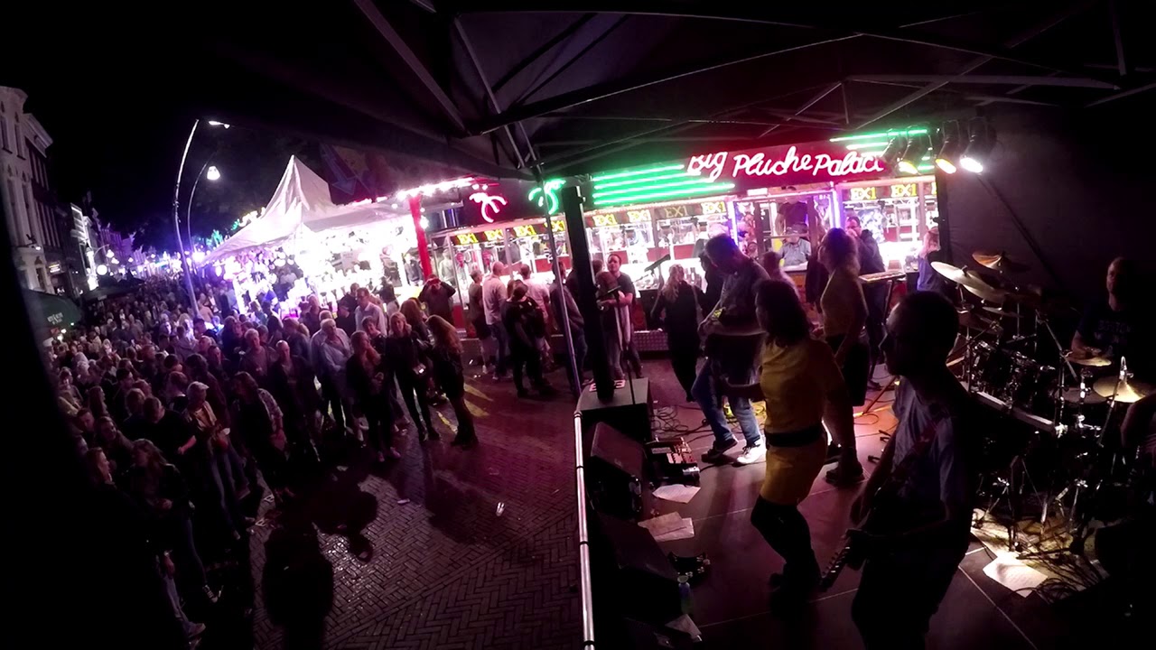 DayBreak - Love Rears...