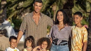 Family favoris of Cristiano Ronaldo #the best couple 💏👨‍❤️‍💋‍👨👩‍❤️‍👩