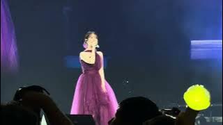 IU - Shopper fancam at HEREH Tour Oakland 07-31-24