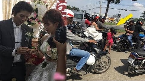 Khởi My đang rước dâu bằng xe moto bỗng gặp một em bé, hành động của chú rể khiến ai cũng ‘choáng