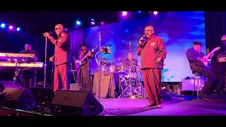 The Whispers sings "In The Mood" at The Birchmere. 